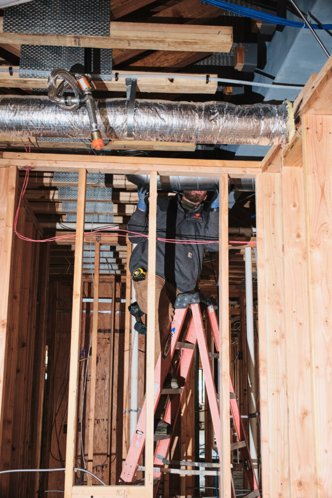 Connecting flexible duct to rigid HVAC system